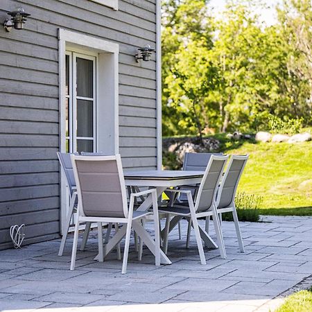Exclusive Tranquil Villa By The Sea, Boat Available Drottningskar Экстерьер фото