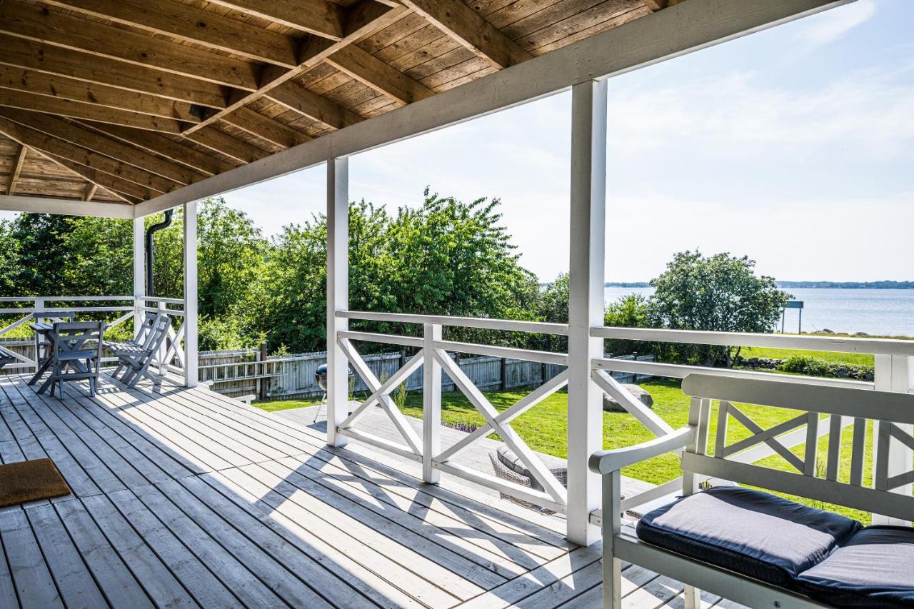 Exclusive Tranquil Villa By The Sea, Boat Available Drottningskar Экстерьер фото